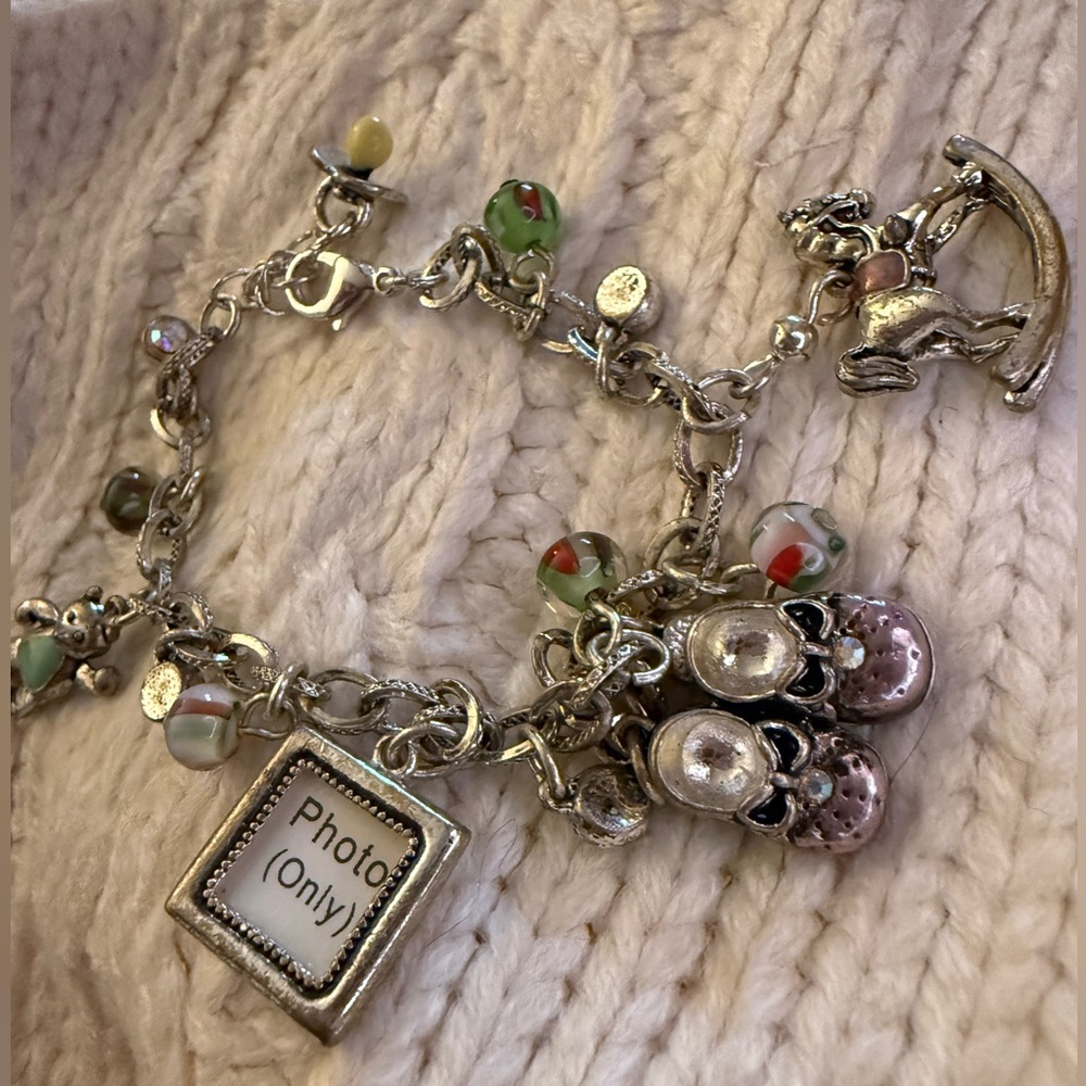 Avon “Mom’s Treasure” Charm Bracelet - Picture 1 of 6